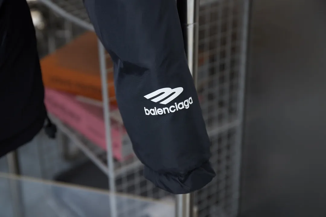 𝘽𝘼𝙇𝙀𝙉𝘾𝙄𝘼𝙂𝘼 BLCG × SKIWEAR -3BSPORTS ICO NSKI PUFFER · 、 · 4 · · 330 · 500 · Black White . · ， · · · logo · logo · ： /Black Size：46/48/50/52